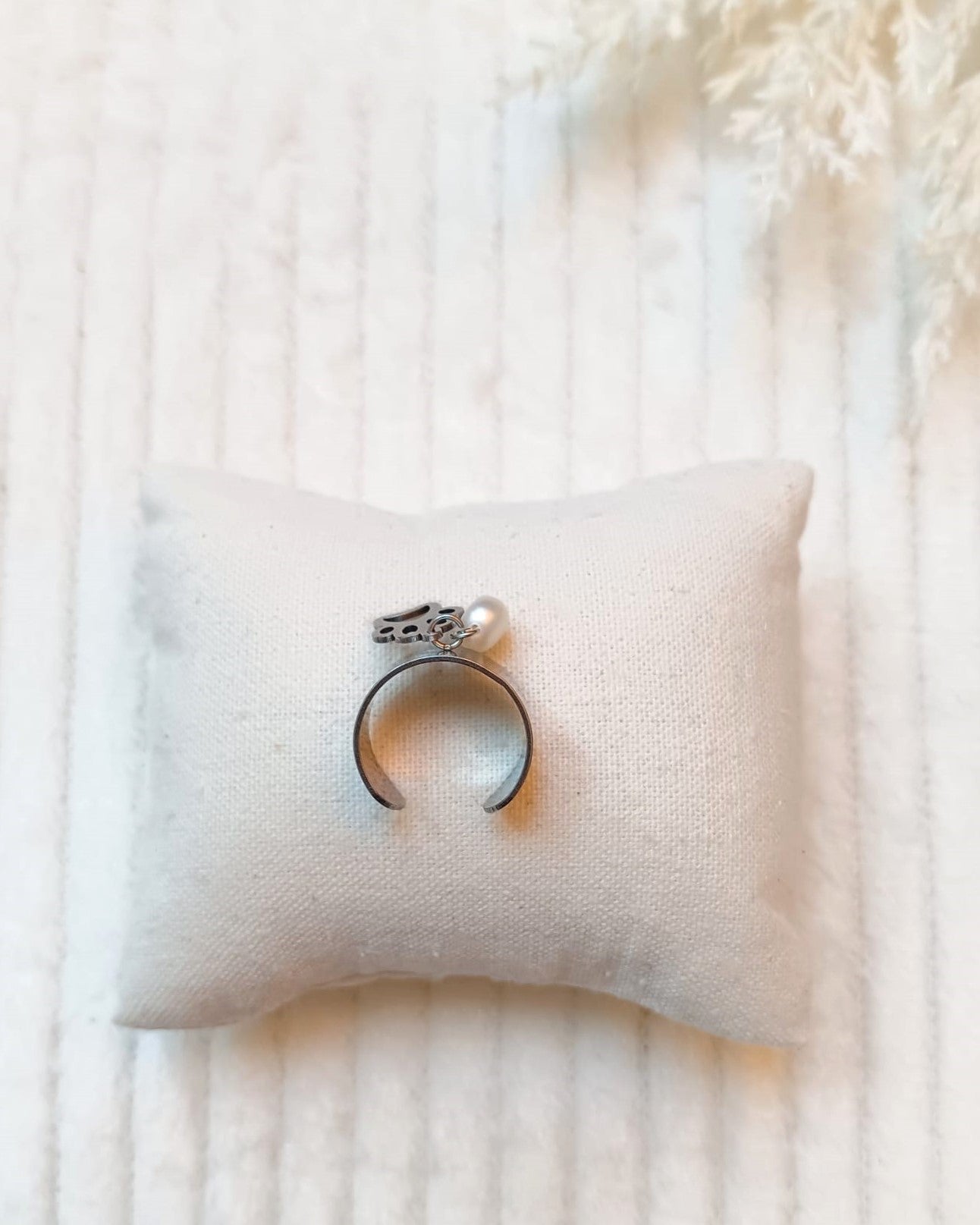 Bague perle et patte